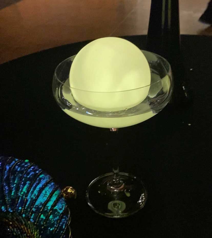 Floating_orb_light_in_champagne-glass